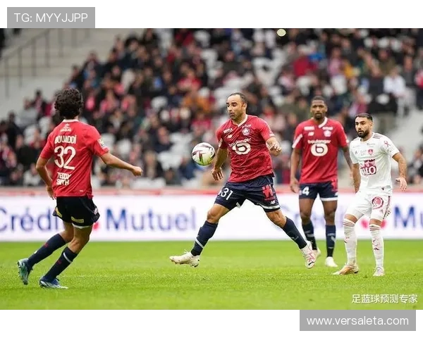 多特蒙德防线稳定性问题显现,近期表现波动对联赛竞争格局带来影响 多特蒙德防线稳定性问题显现,近期表现波动对联赛竞争格局带来影响