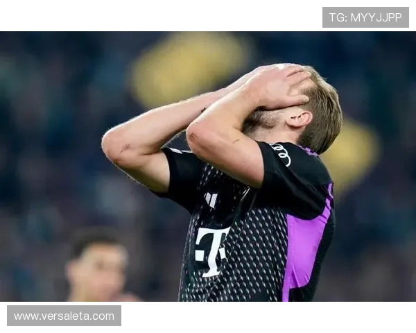 拜仁慕尼黑内忧外患,战术僵化与阵容失衡导致球队正滑向争冠危机! 拜仁慕尼黑内忧外患,战术僵化与阵容失衡导致球队正滑向争冠危机!