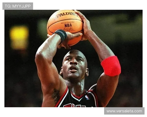 乔丹关键时刻突破拉开比分差距，展现核心得分能力