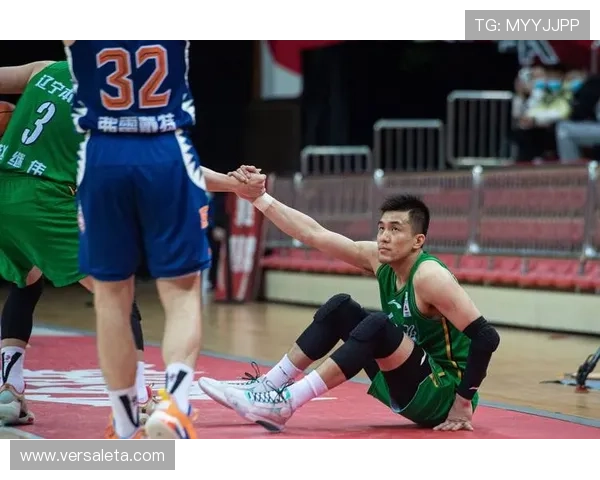 一场篮球比赛进入加时赛后，哪队能首先获得球权，它究竟是如何规定的？